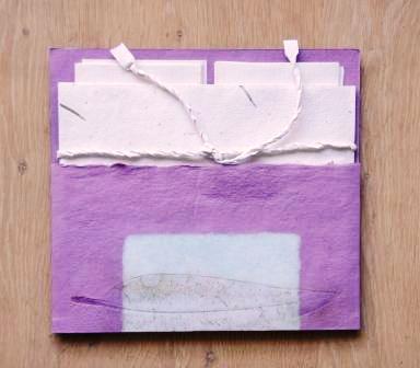Indipaper - bamboo sheets with envelopes in folder li blue/ li violet (bamboo sheets with envelopes in folder li blue/ li violet)